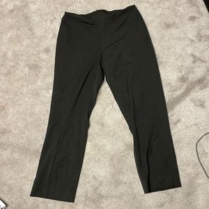 Black capri dress pants. Size 6